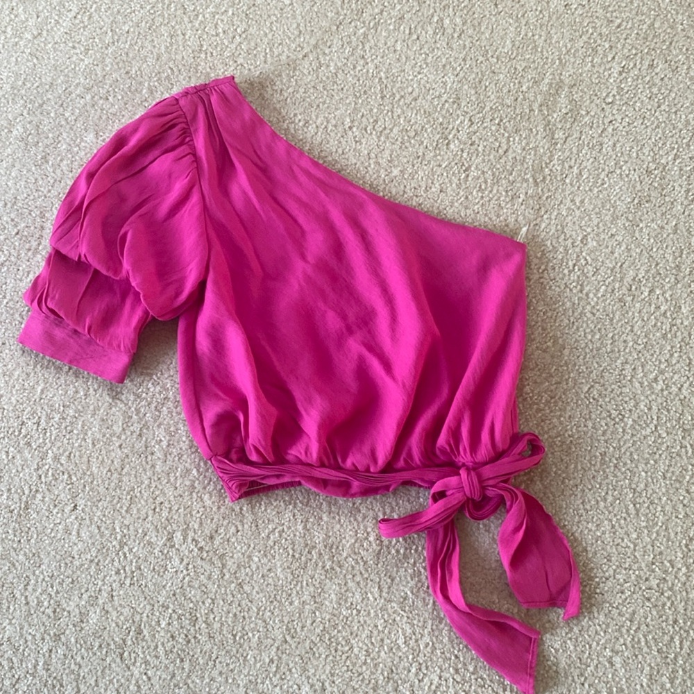 Yiayia Ponytail One Shoulder Top